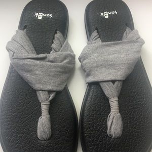 Sanuk NWOT grey sparkly yoga mat sandals